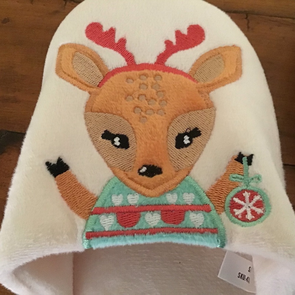 *NWOT* 🎄Embroidered Reindeer Slippers - Picture 2 of 4